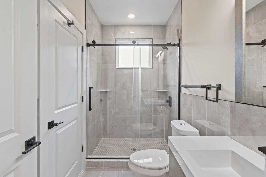 Building Photo - 2625 W Jefferson St