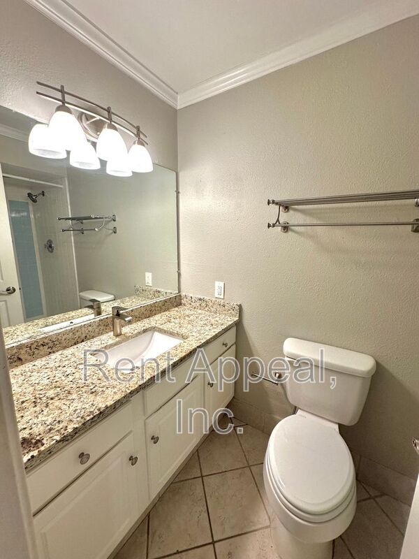 Building Photo - 346 Carpenter Dr NE