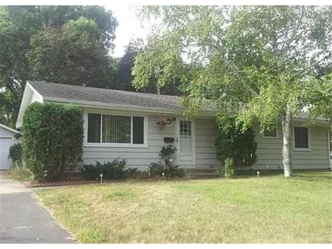 Primary Photo - 4905 W 84th St