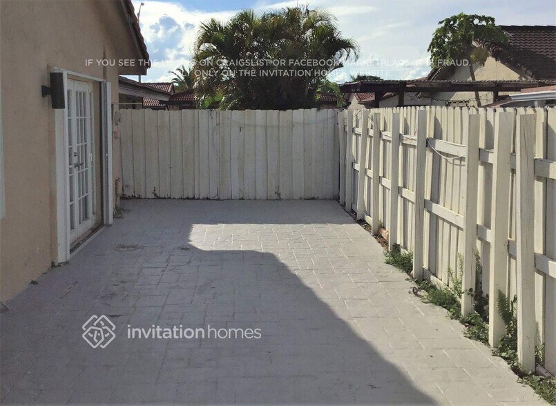 Building Photo - 1747 SW 136th Pl