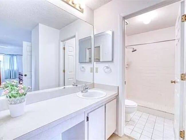 Building Photo - 6492 Royal Woods Dr