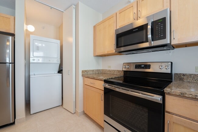 Building Photo - 222 N Columbus Dr