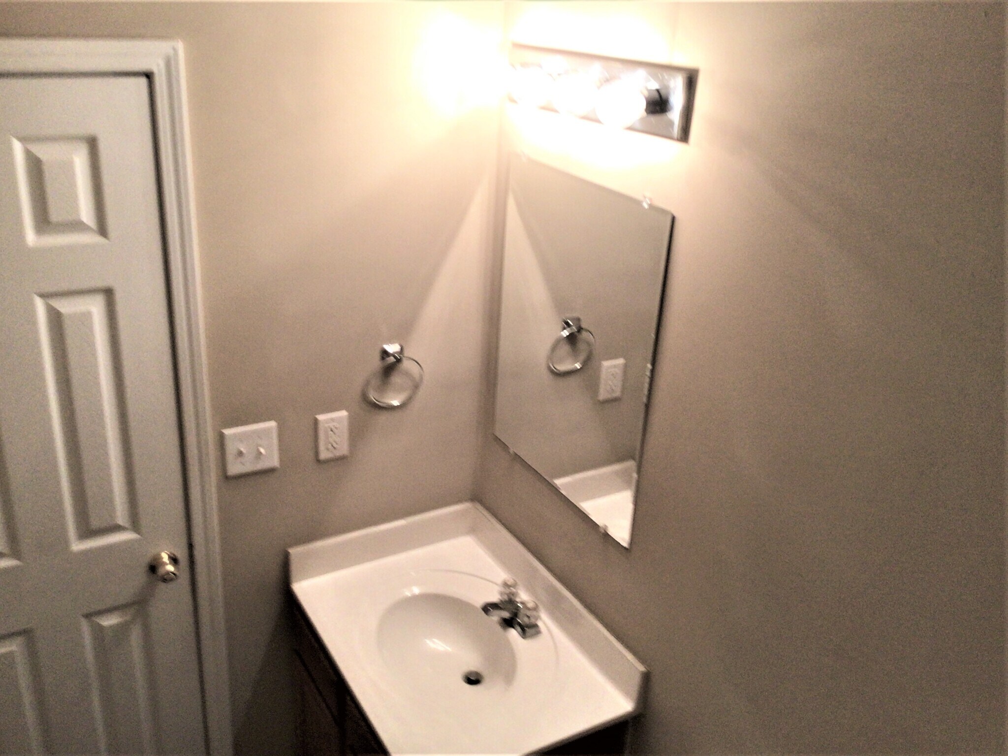 Building Photo - 110 Berwyn Ct