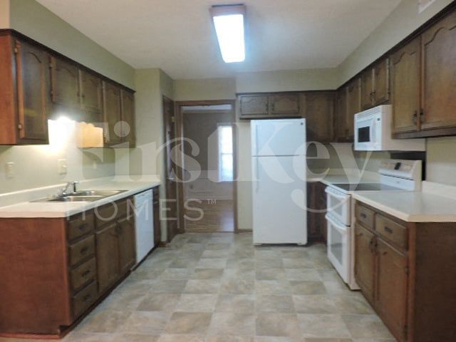 Building Photo - 2056 Kingsrow Pkwy