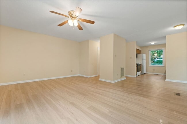 Building Photo - 110 S Peak Dr
