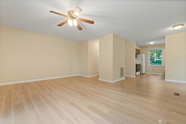 Building Photo - TWO WEEKS OFF RENT! Two Bedroom Townhome with Private Wraparound Deck in Carrboro!