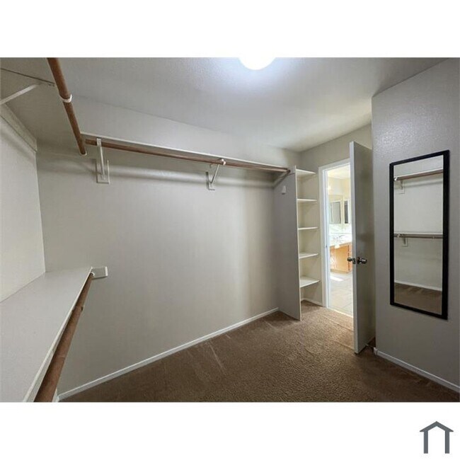 Building Photo - 2 Story Home with Gorgeous Tile Floors Downstairs