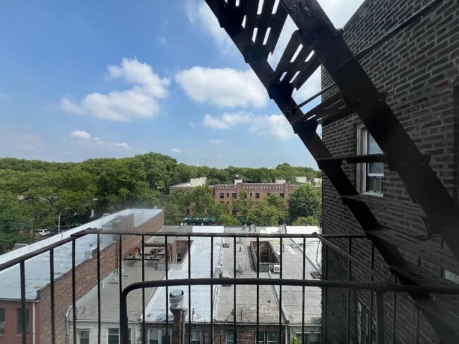 Building Photo - 0 bedroom in SUNNYSIDE NY 11104