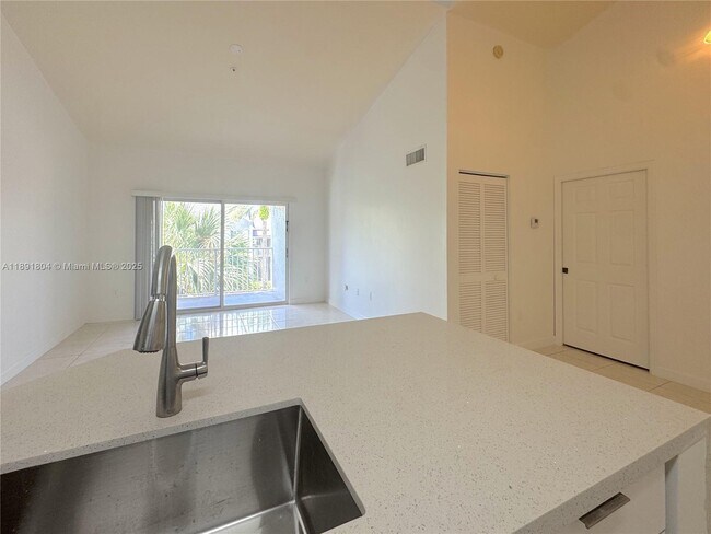 Building Photo - 620 SW 111th Ave