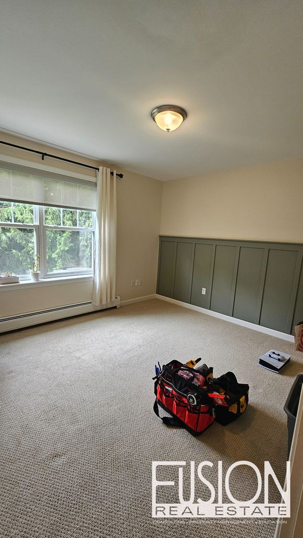 Building Photo - Bright, Modern 3 Bedroom Townhouse in Esse...