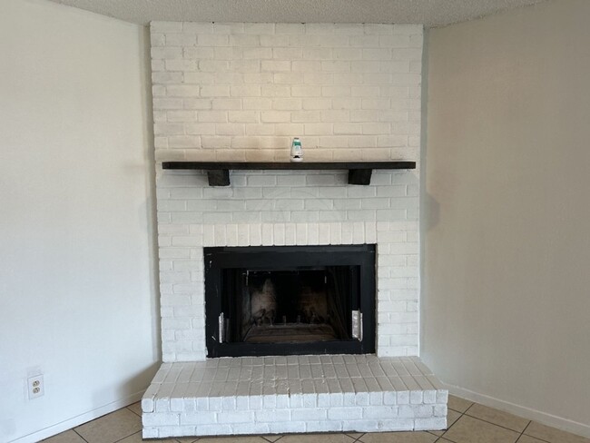 Building Photo - 2110 Hinkle Ave
