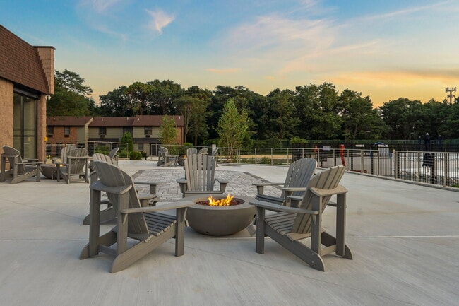 Building Photo - Renaissance Villas 55+