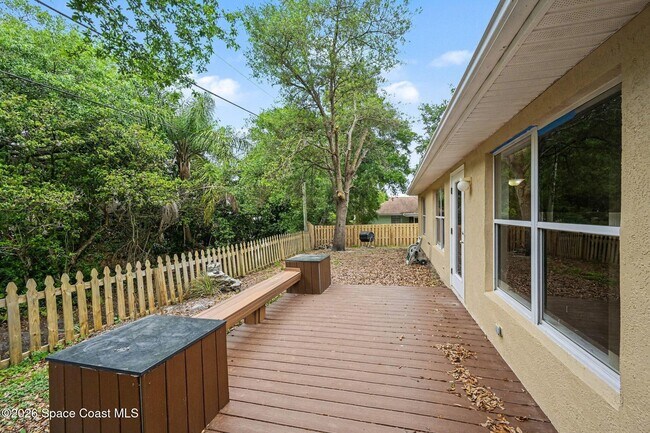 Building Photo - 558 Barber St