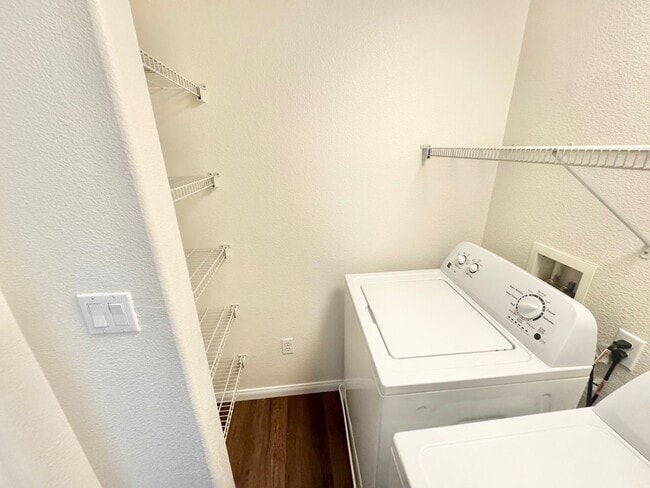 Building Photo - Fully upgraded condo with new flooring, paint, and appliances in Southwest Las Vegas