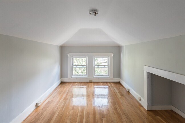 Building Photo - 112 Brush Hill Rd