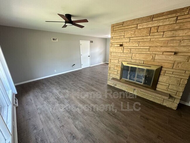 Building Photo - 4901 N Flora Ave