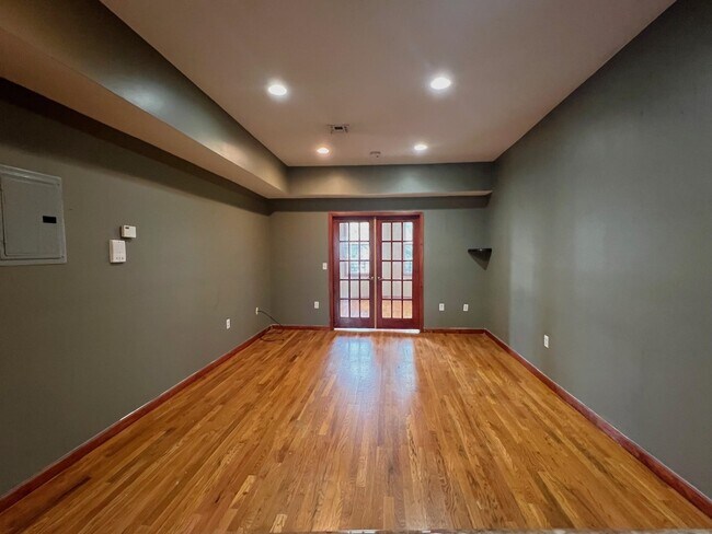 Building Photo - 243 Pearsall Ave