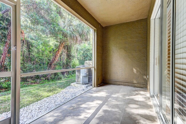Building Photo - Spacious New Tampa 2 Bedroom, 2.5 Bath Tow...