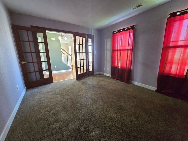 Building Photo - Minutes from Coast Guard Base, Large 2 Sto...