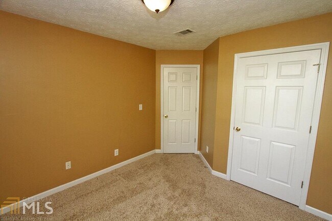 Building Photo - 2979 Sentinel Cir
