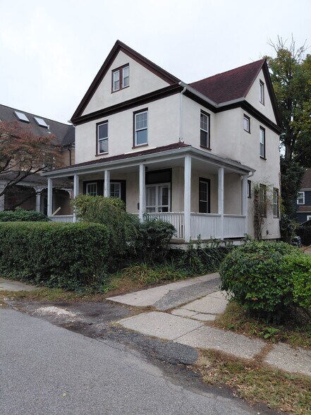 Primary Photo - 4 Edmarth Pl