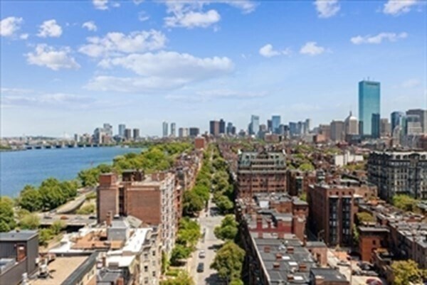 Building Photo - 521 Beacon St