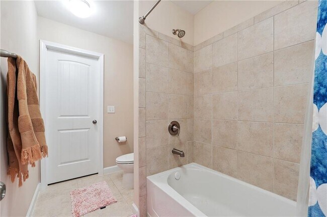 Building Photo - 915 Elmsbrook Ln