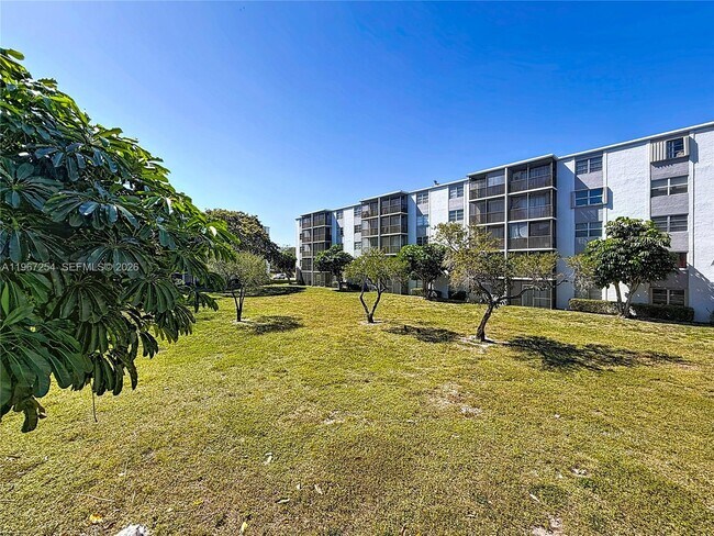 Building Photo - 8740 N Sherman Cir