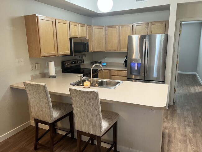 Building Photo - Available March!  Beautiful Condo in Steeplechase!