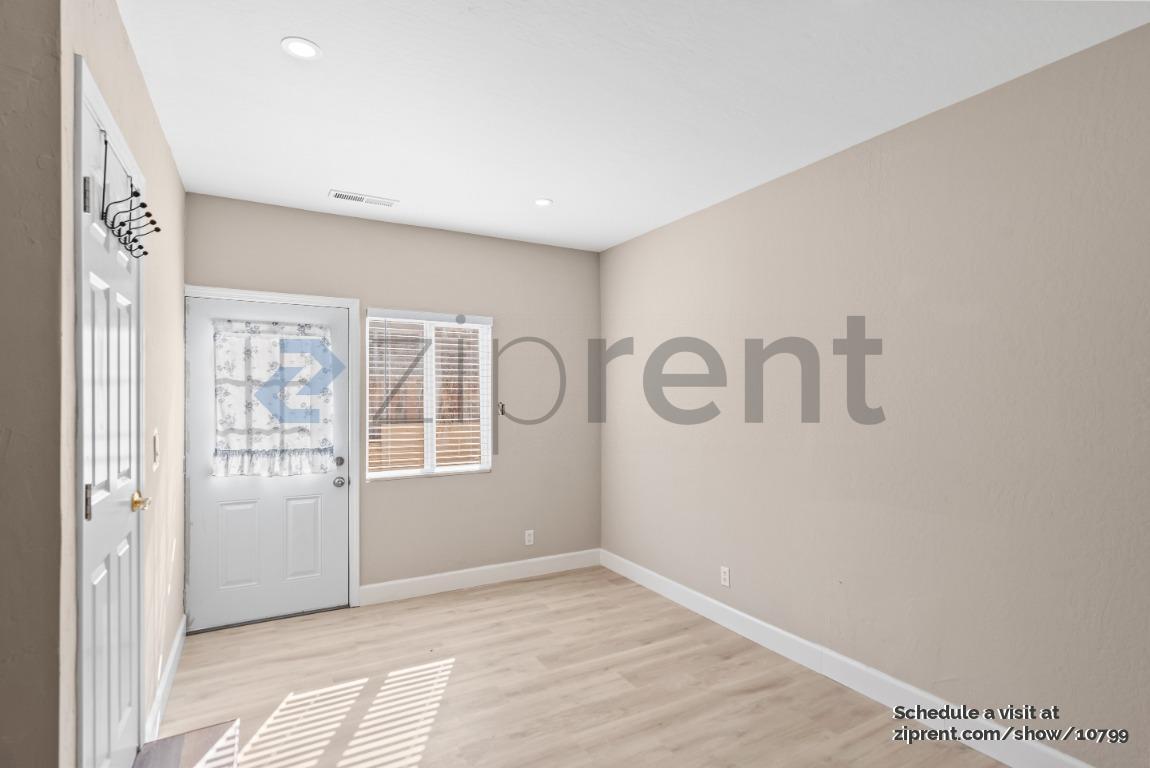 Building Photo - 1729 Laine Ave