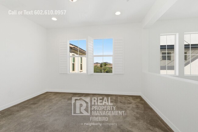 Building Photo - 2342 W Gloria Ln