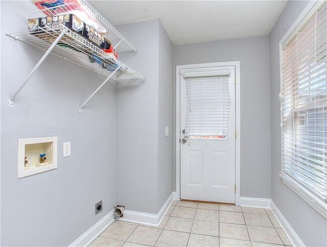 Building Photo - 831 Tanner Dr