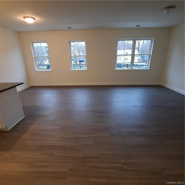 Building Photo - 250 NY-32