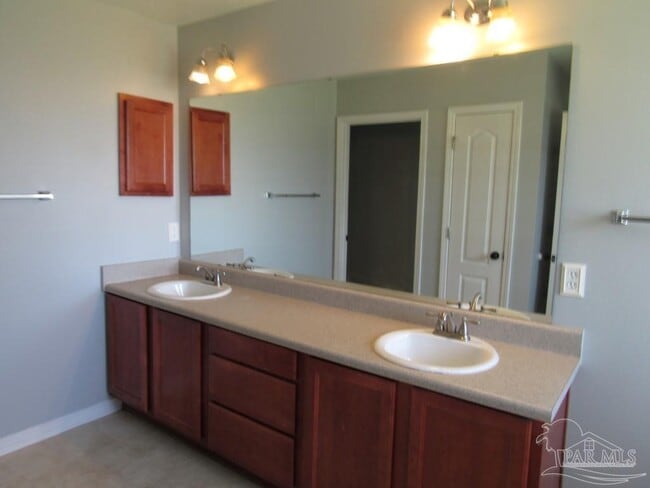 Building Photo - 2310 Tall Oak Dr