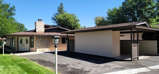 Building Photo - Beautiful 2 Bedroom / 2 Bath Bungalow Next to Hidden Valley Golf Club with Large Private Patio, N...
