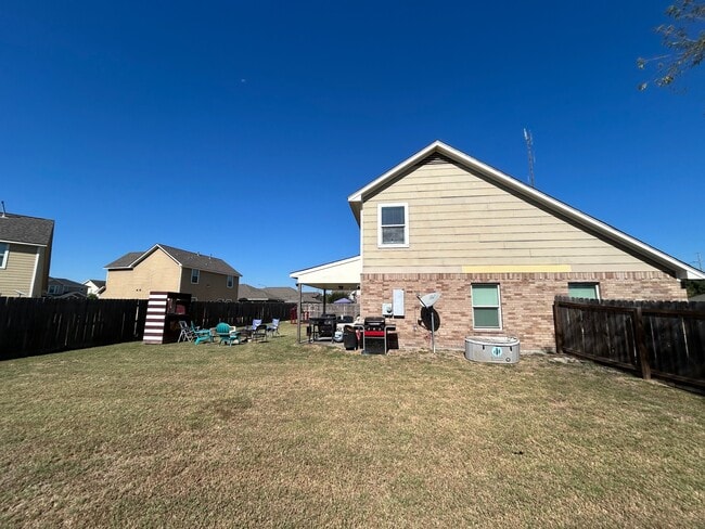 Building Photo - 2502 Horse Shoe Dr
