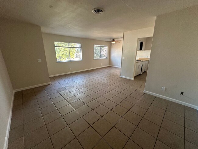 Building Photo - 1316 Hobart Dr