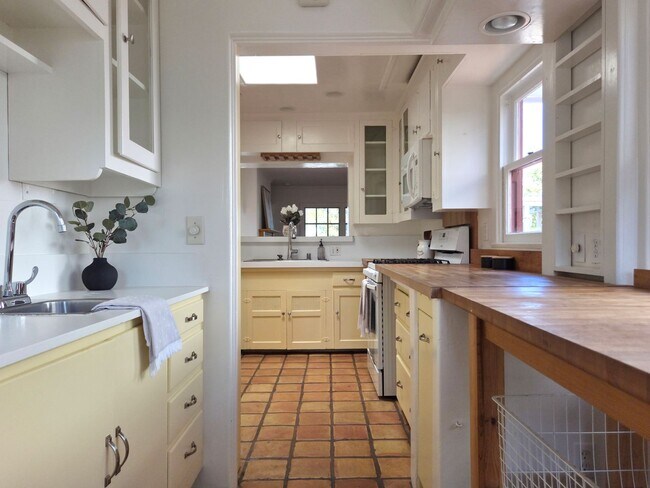 Building Photo - Beautiful Encinitas Home with Ocean Views!