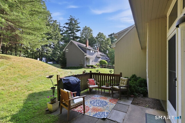 Building Photo - 10 Partridge Ct