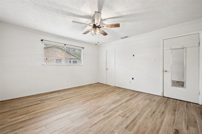 Building Photo - 2159 River Village Dr