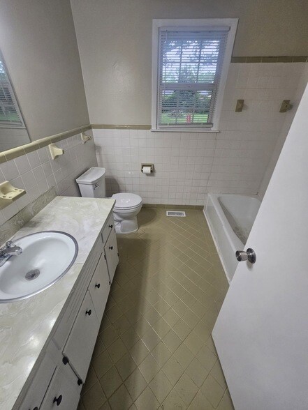 Building Photo - 6731 Forrest Ln
