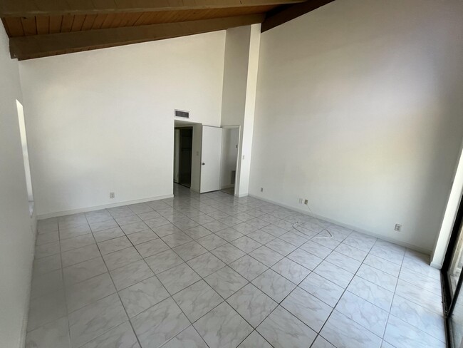 Building Photo - 6480 Contempo Ln