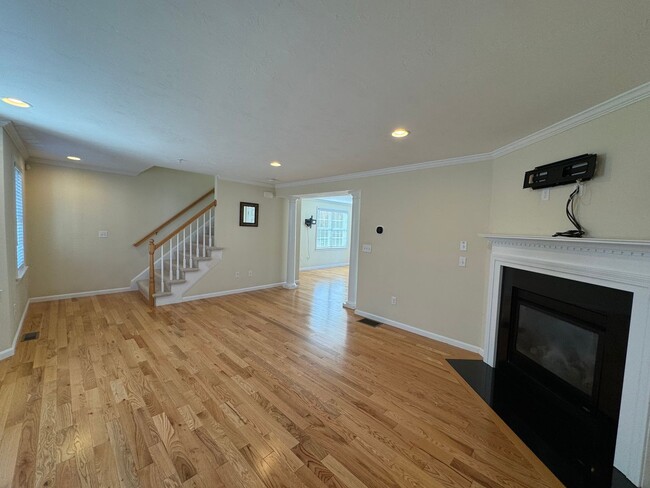 Building Photo - Stunning Two-Bedroom Corner Unit Townhouse...