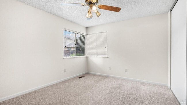 Building Photo - Super Cute with Lots to Offer!