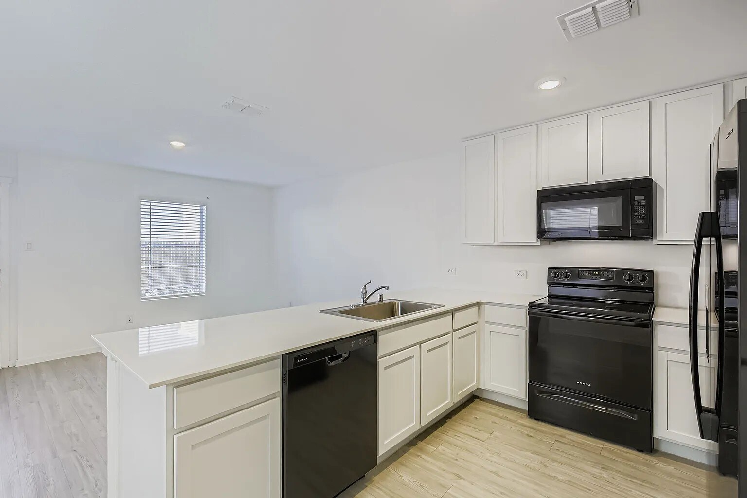 Building Photo - 904 Sandhill Crane Ln