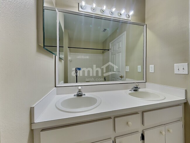 Building Photo - 13401 Sunvale Place