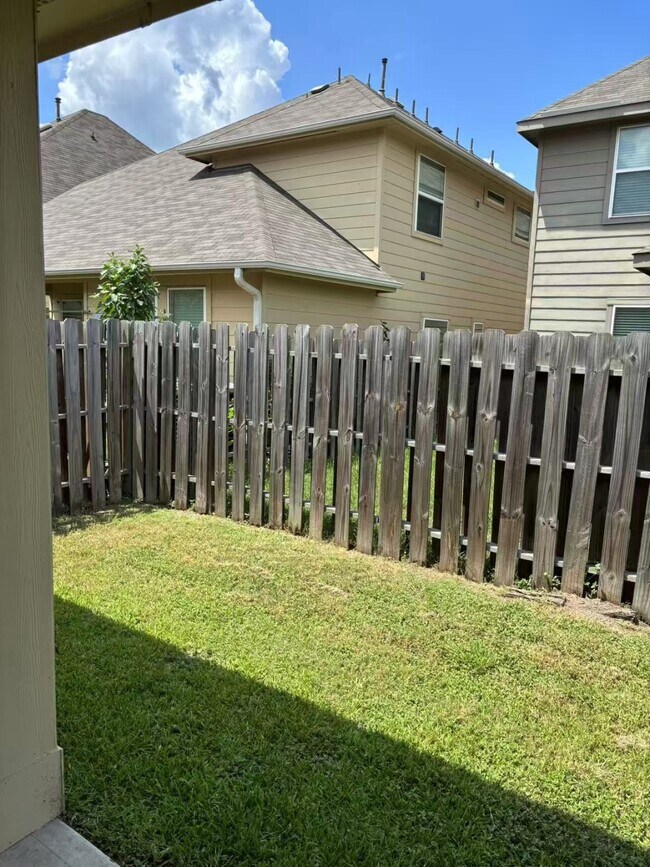Building Photo - 14246 Dos Palos Dr