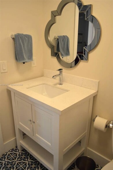 Building Photo - 4708 SW 67th Ave