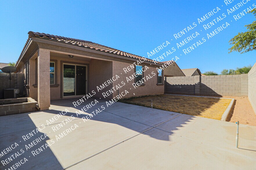 Building Photo - 10910 E Calypso Ave