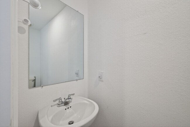 Building Photo - 1519 Twilight Grn Dr